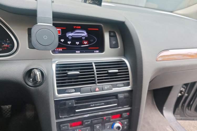 Used Audi Q7 2014 35 TDI quattro Sport Edition Audio And AC Panel