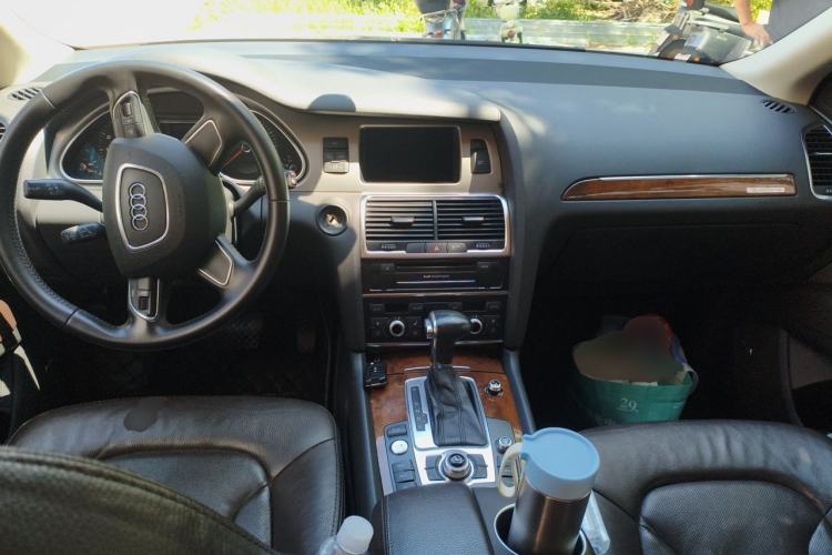 Used Audi Q7  Center Console