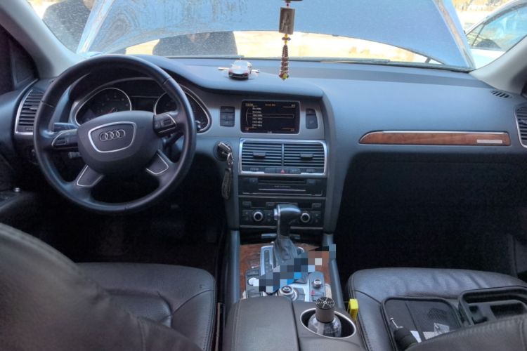 Used Audi Q7 2014 35 TFSI Ambition Edition Center Console