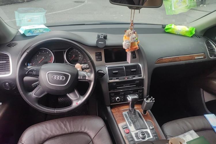 Used Audi Q7 2014 35 TFSI Ambition Edition Center Console
