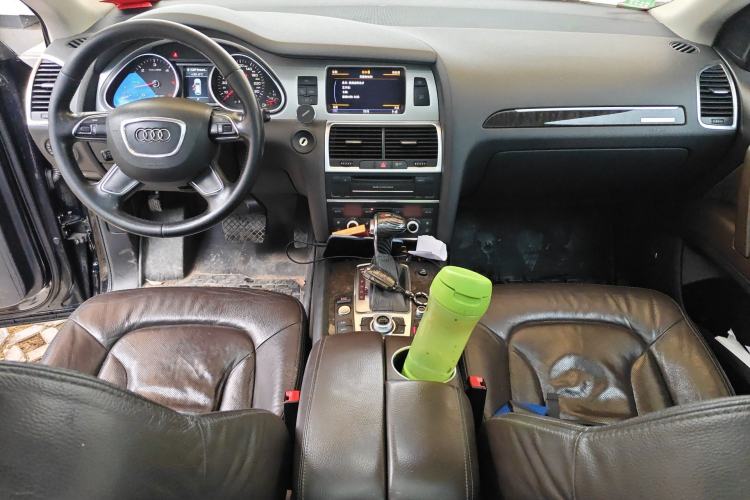 Used Audi Q7 2014 35 TDI Sport Edition Center Console
