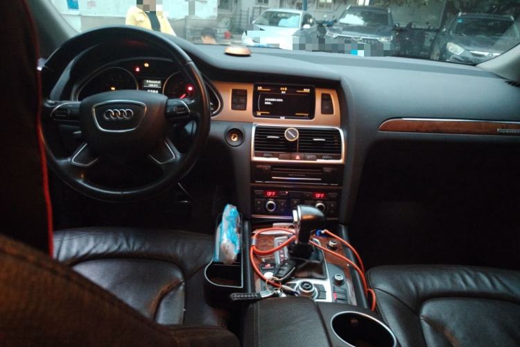 Used Audi Q7 2014 35 TFSI Ambition Edition Center Console