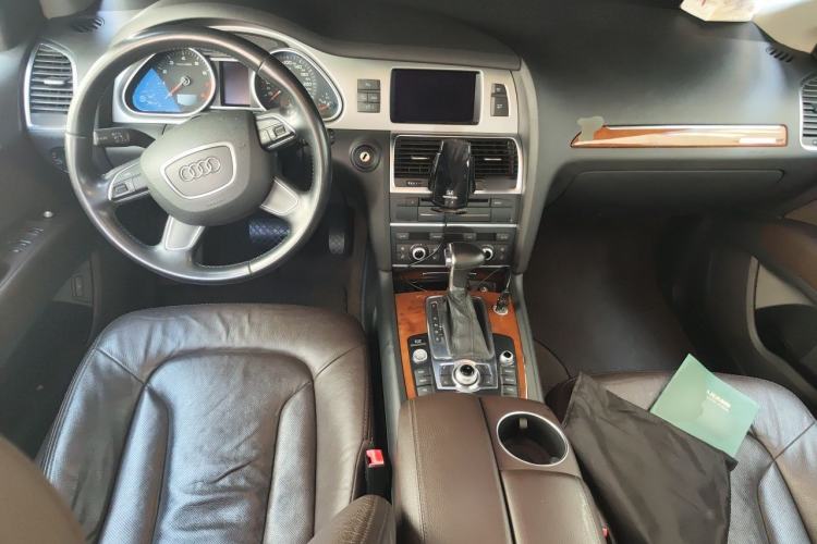 Used Audi Q7 2014 35 TFSI Ambition Edition Center Console