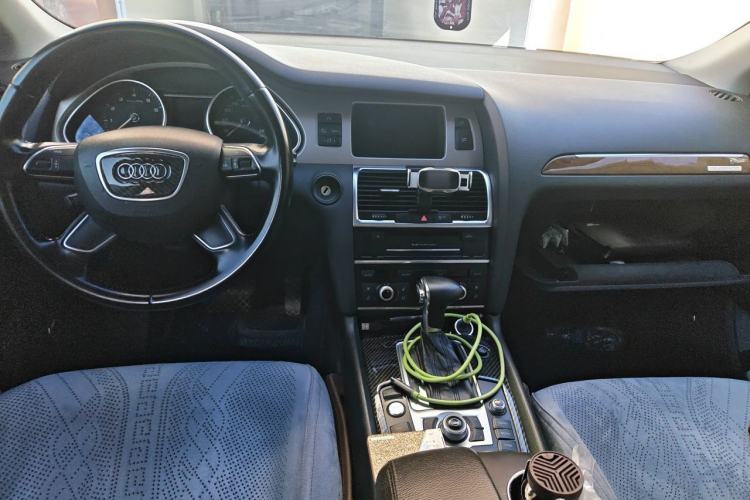 Used Audi Q7 2014 35 TFSI Sport Edition Center Console