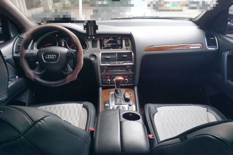 Used Audi Q7 2014 35 TFSI Off-road Model Center Console