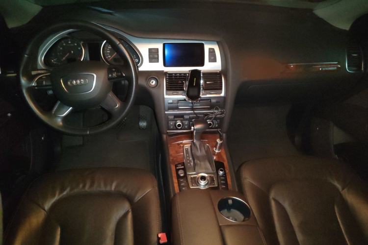 Used Audi Q7 2014 35 TFSI Sport Edition Center Console