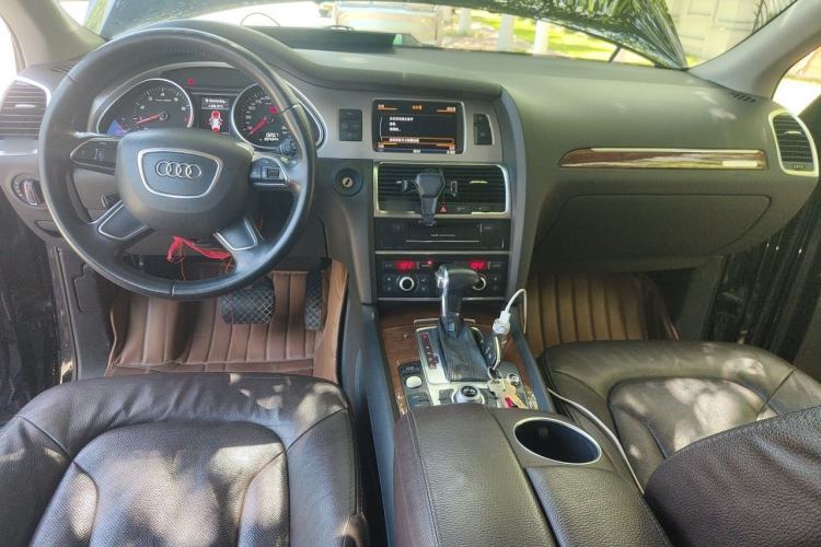Used Audi Q7 2014 40 TFSI Sport Edition Center Console