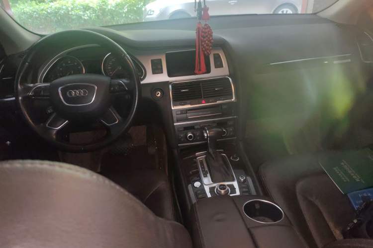 Used Audi Q7 2014 35 TFSI Ambition Edition Center Console