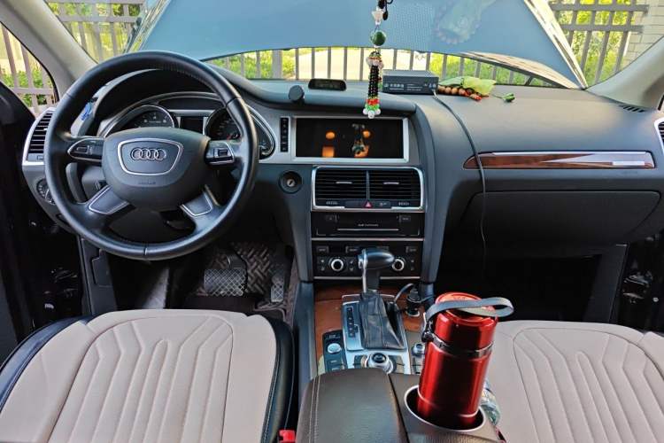 Used Audi Q7 2014 35 TFSI Ambition Edition Center Console