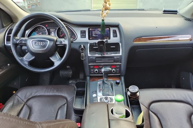 Used Audi Q7 2014 40 TFSI Sport Edition Center Console