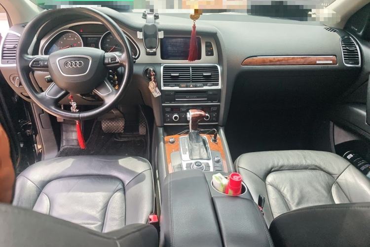 Used Audi Q7  Center Console