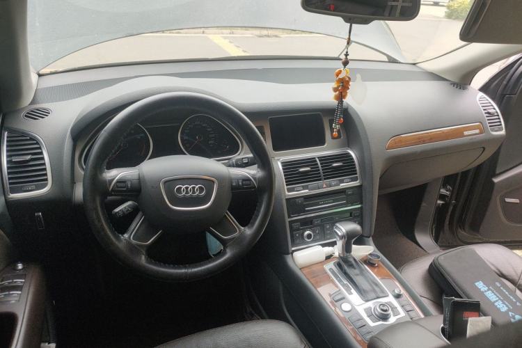 Used Audi Q7 2014 35 TFSI Sport Edition Center Console
