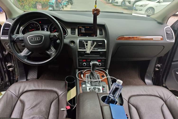 Used Audi Q7 2014 35 TFSI Sport Edition Center Console