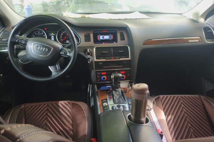 Used Audi Q7 2014 35 TFSI Ambition Edition Center Console