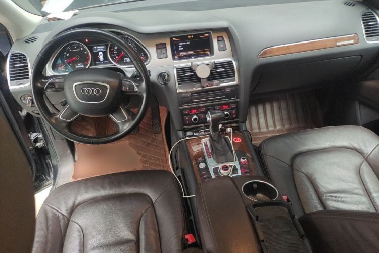 Used Audi Q7 2014 35 TFSI Off-road Model Center Console