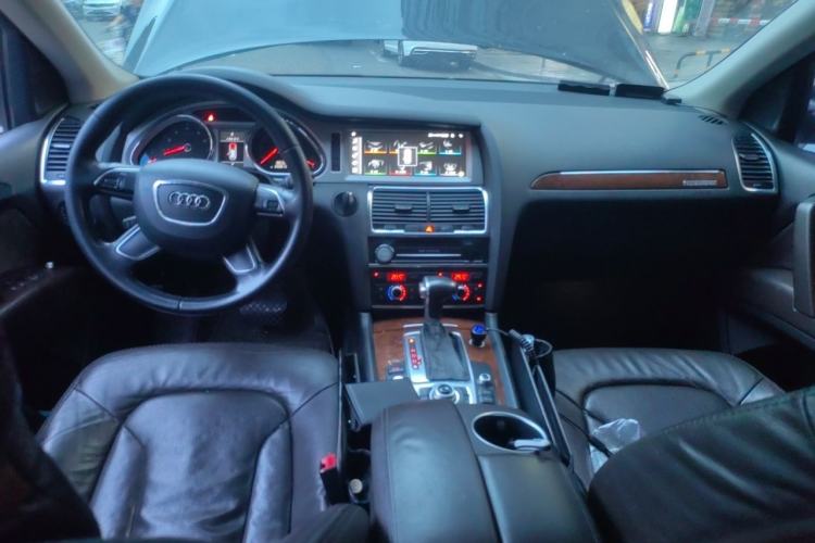 Used Audi Q7 2014 35 TFSI Ambition Edition Center Console