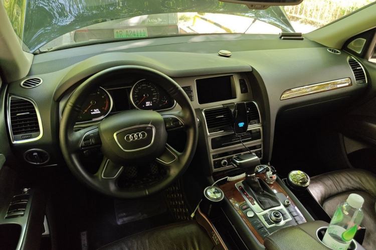 Used Audi Q7 2014 35 TFSI Ambition Edition Center Console