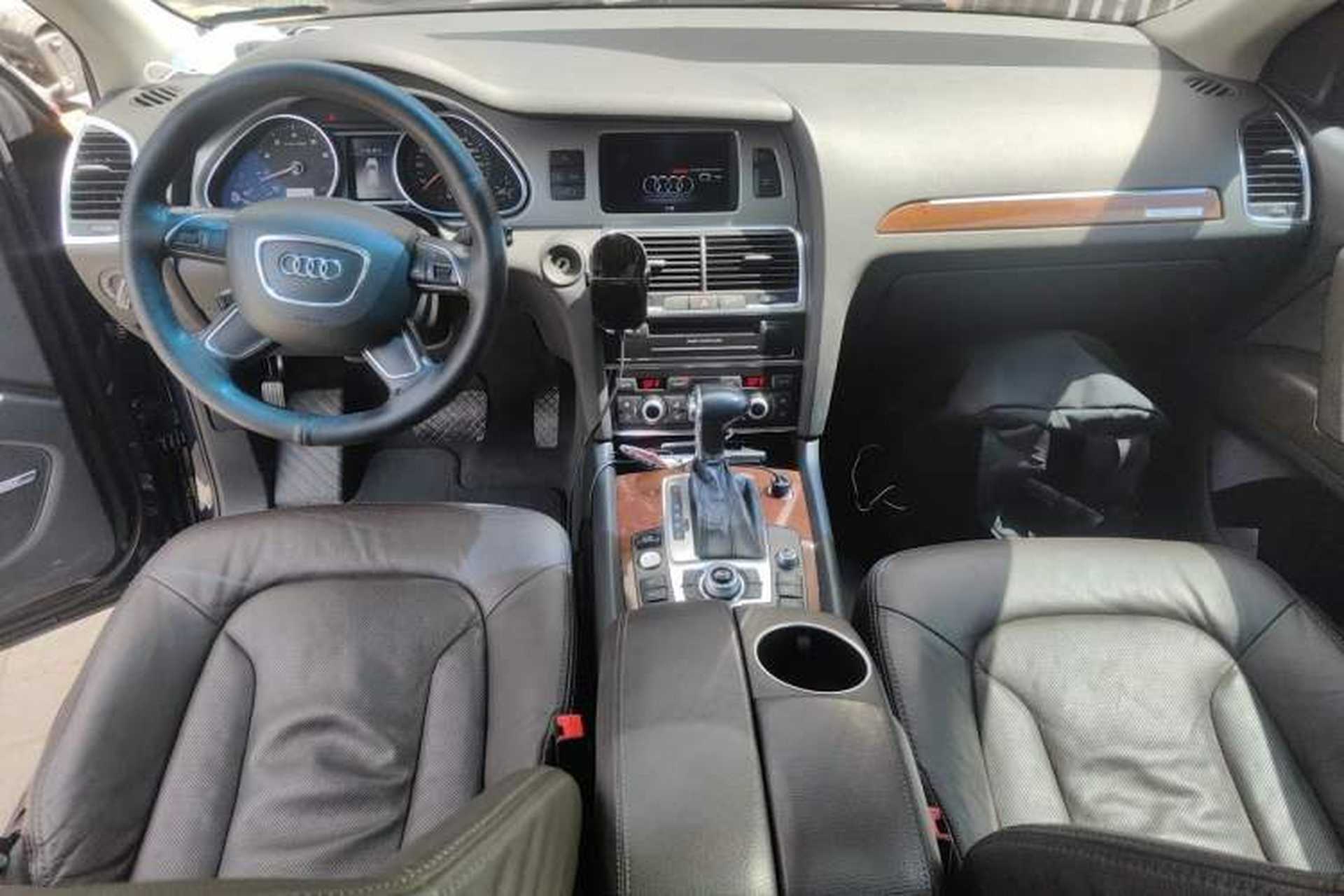 Used Audi Q7 2014 35 TFSI Sport Edition Center Console