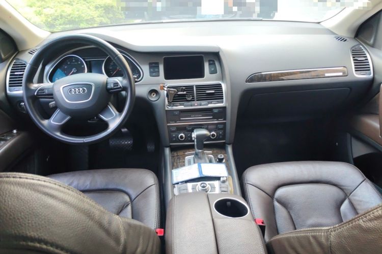 Used Audi Q7 2014 35 TFSI Sport Edition Center Console