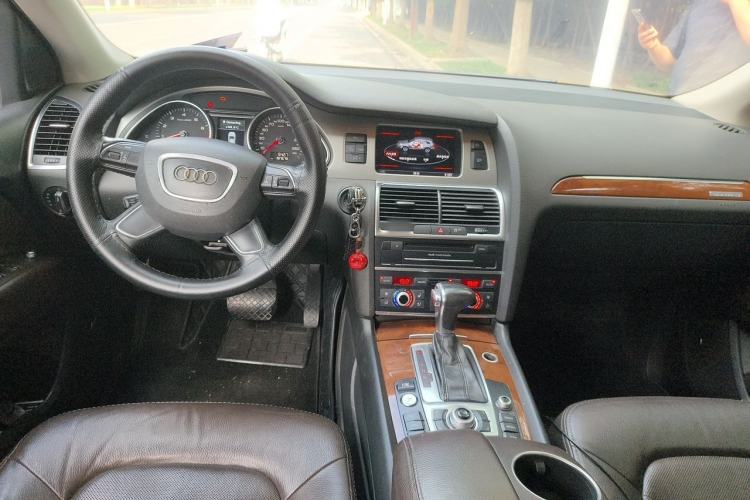 Used Audi Q7 2014 35 TFSI Sport Edition Center Console