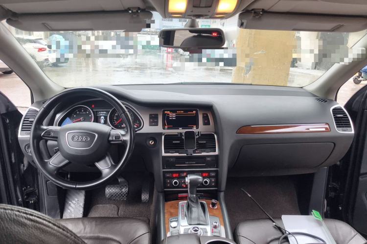 Used Audi Q7 2014 35 TFSI Ambition Edition Center Console