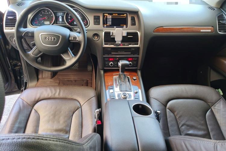 Used Audi Q7 2014 40 TFSI Sport Edition Center Console