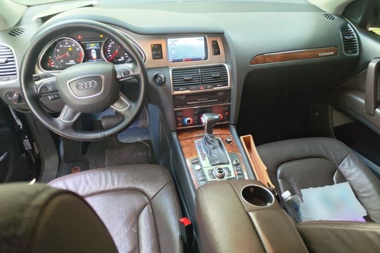 Used Audi Q7  Center Console