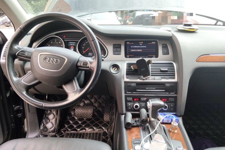 Used Audi Q7 2014 35 TFSI Ambition Edition Center Console