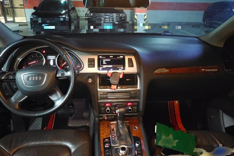 Used Audi Q7 2014 35 TFSI Sport Edition Center Console