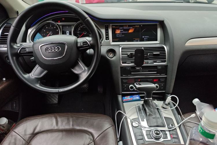 Used Audi Q7  Center Console