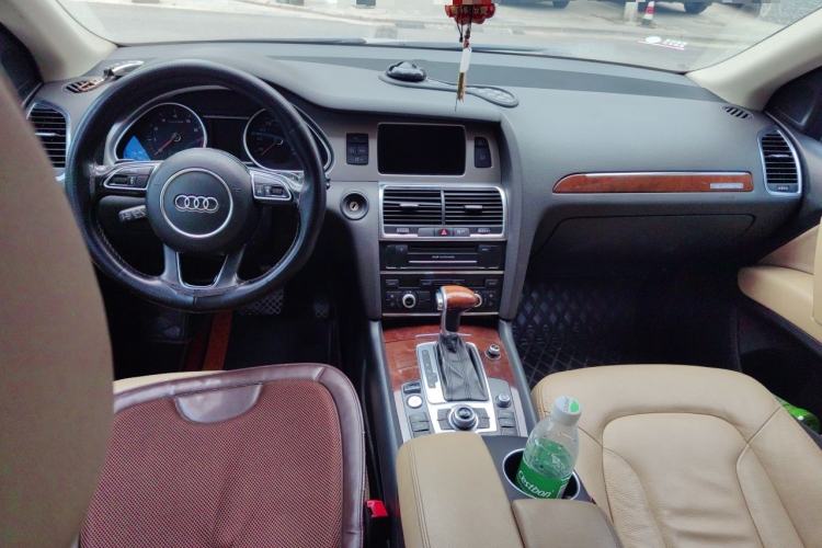 Used Audi Q7 2014 35 TFSI Sport Edition Center Console