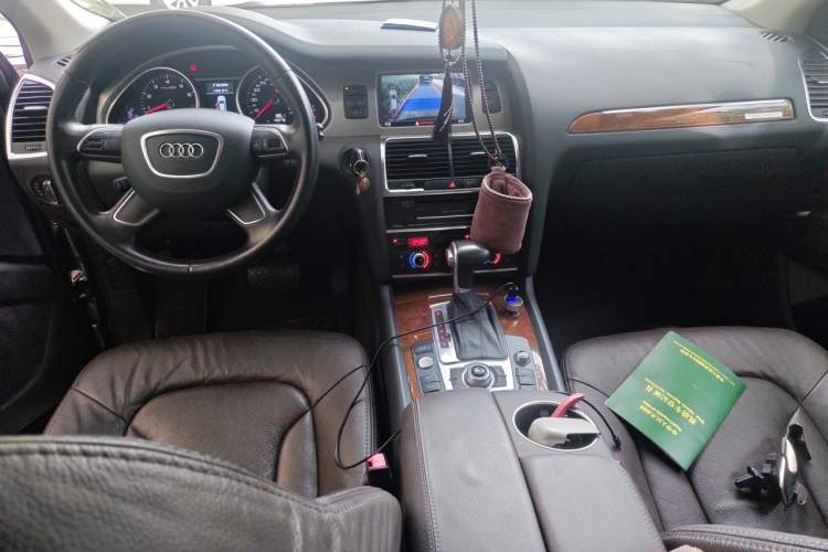 Used Audi Q7 2014 35 TFSI Ambition Edition Center Console