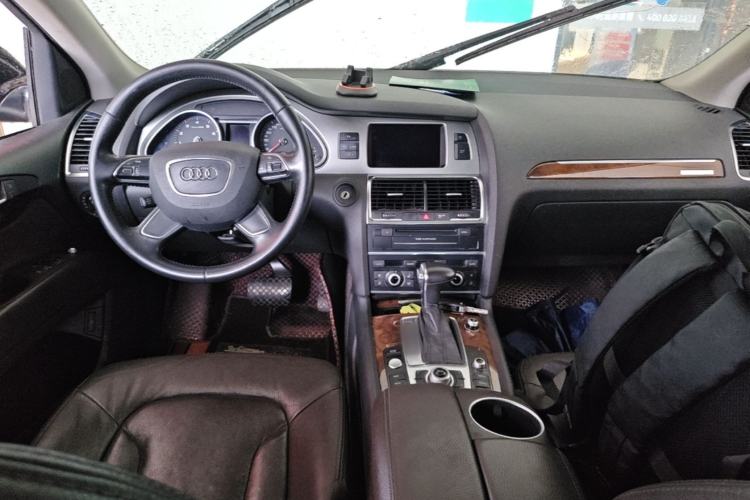 Used Audi Q7 2014 35 TFSI Ambition Edition Center Console