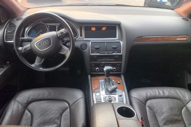 Used Audi Q7 2014 35 TFSI Sport Edition Center Console
