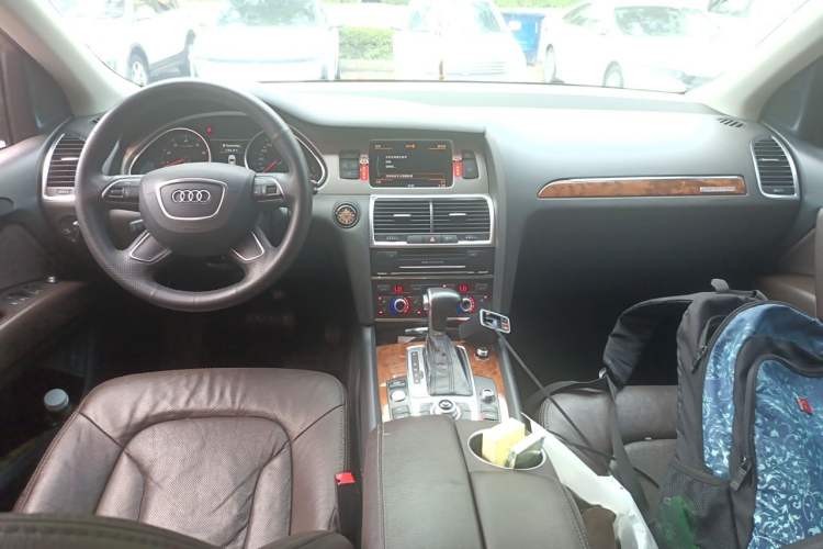 Used Audi Q7 2014 35 TDI Exclusive Edition Center Console