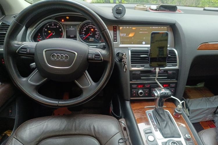 Used Audi Q7 2014 35 TFSI Ambition Edition Center Console