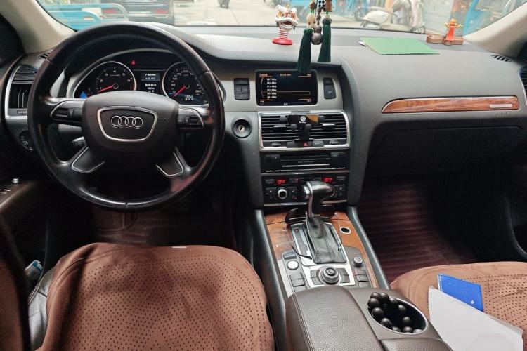 Used Audi Q7 2014 35 TFSI Ambition Edition Center Console