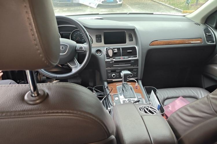 Used Audi Q7 2014 35 TFSI Ambition Edition Center Console