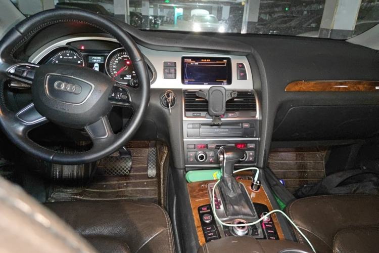 Used Audi Q7 2014 35 TFSI Sport Edition Center Console