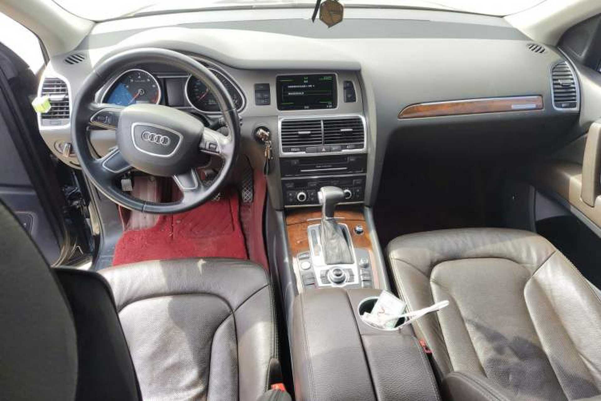 Used Audi Q7 2014 35 TFSI Sport Edition Center Console