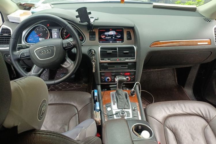 Used Audi Q7 2014 35 TFSI Sport Edition Center Console