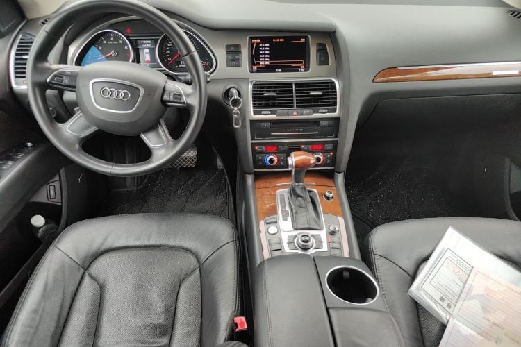 Used Audi Q7 2014 35 TFSI Off-road Model Center Console