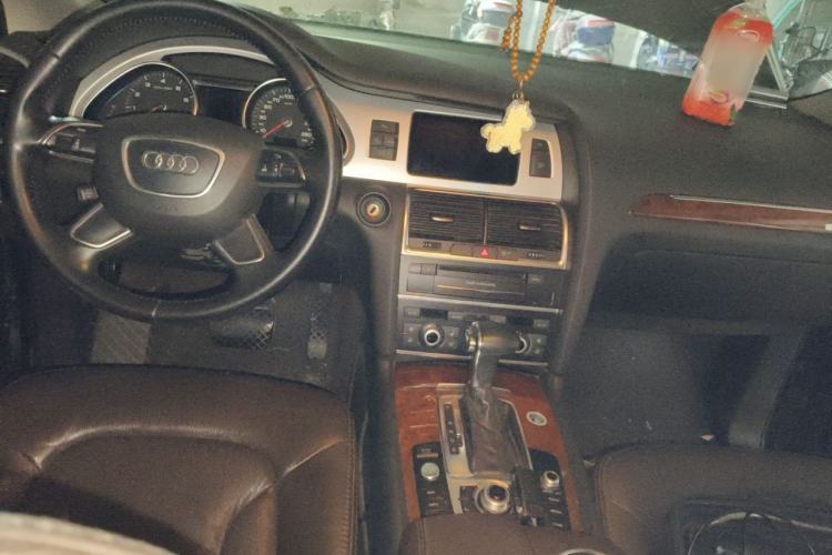 Used Audi Q7 2014 35 TFSI Sport Edition Center Console
