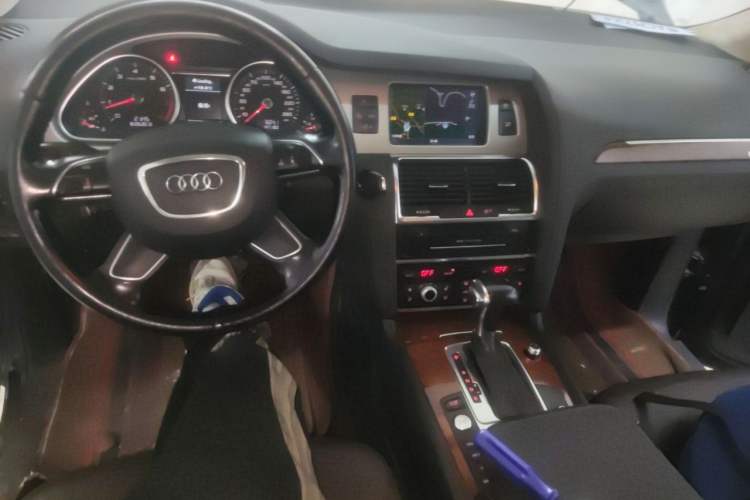 Used Audi Q7 2014 35 TFSI Ambition Edition Center Console