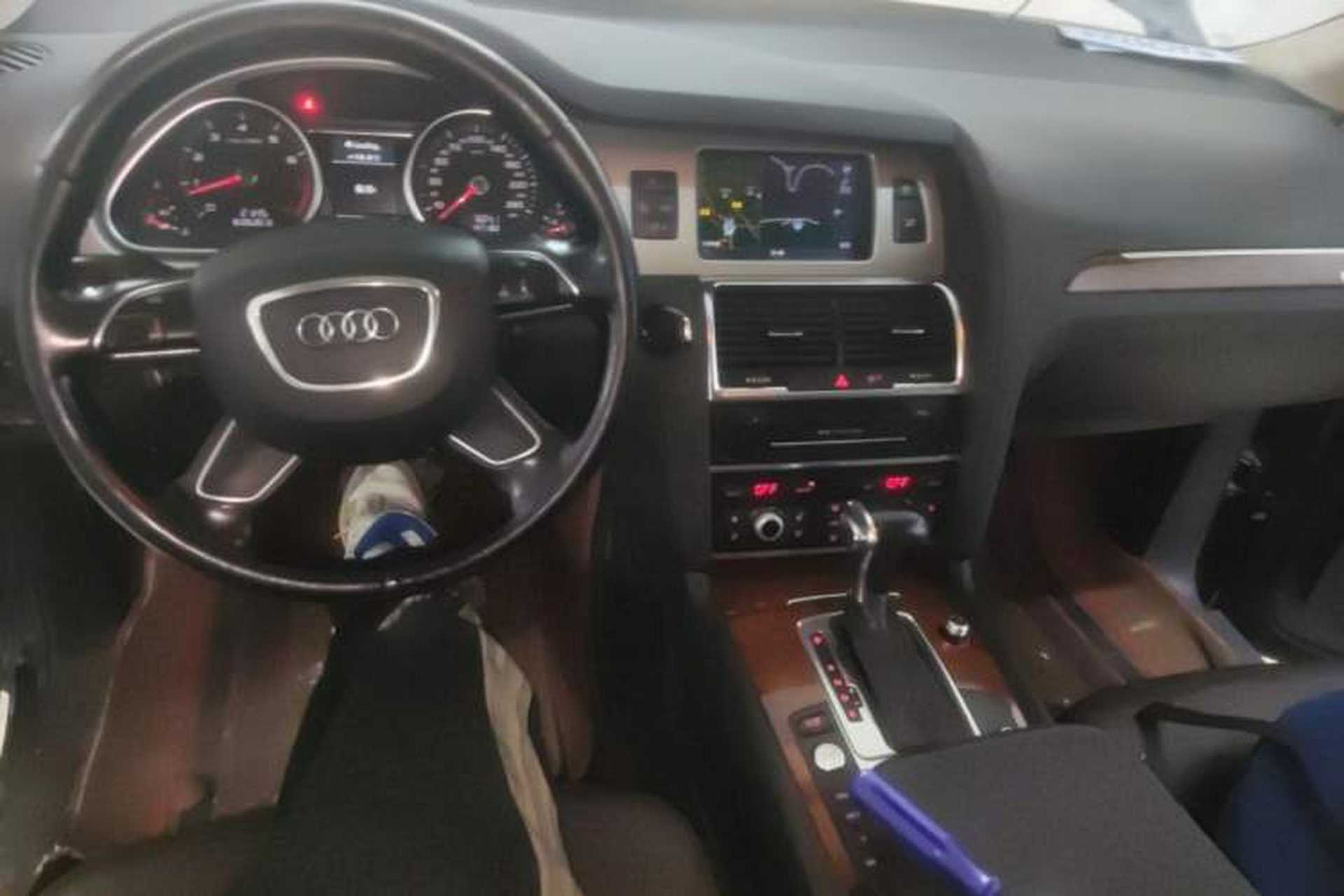Used Audi Q7 2014 35 TFSI Ambition Edition Center Console
