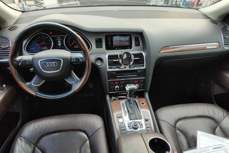 Used Audi Q7 2014 35 TFSI Sport Edition Center Console