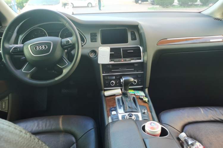 Used Audi Q7 2014 35 TFSI Ambition Edition Center Console