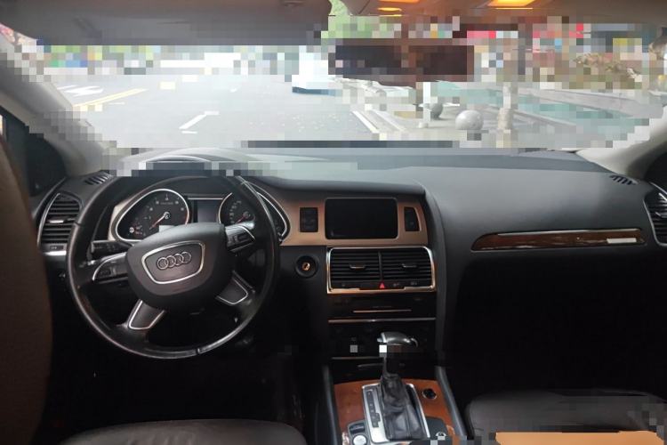 Used Audi Q7 2014 35 TFSI Sport Edition Center Console