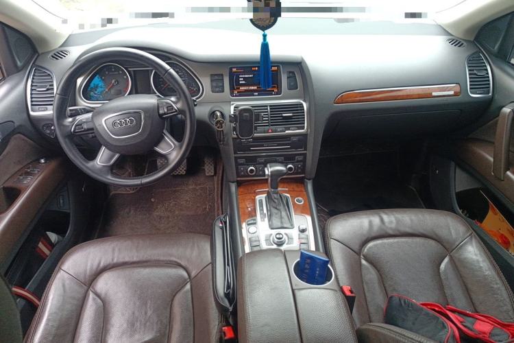 Used Audi Q7 2014 35 TFSI Sport Edition Center Console