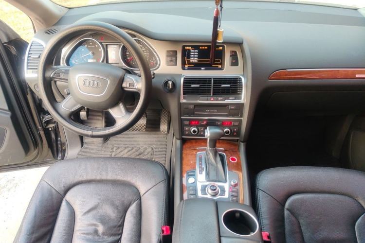 Used Audi Q7 2014 35 TFSI Ambition Edition Center Console